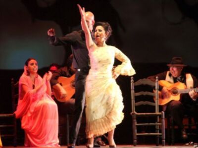 Toda Jerez rendida a los pies de María José Santiago.-