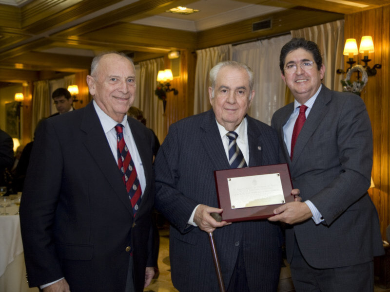 Reconocimiento en su jubilación al abogado José Luís García Junco García