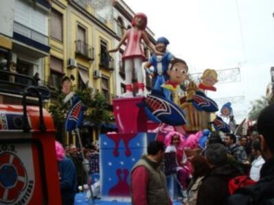 Los Reyes Magos reparten ilusión por las calles de Triana