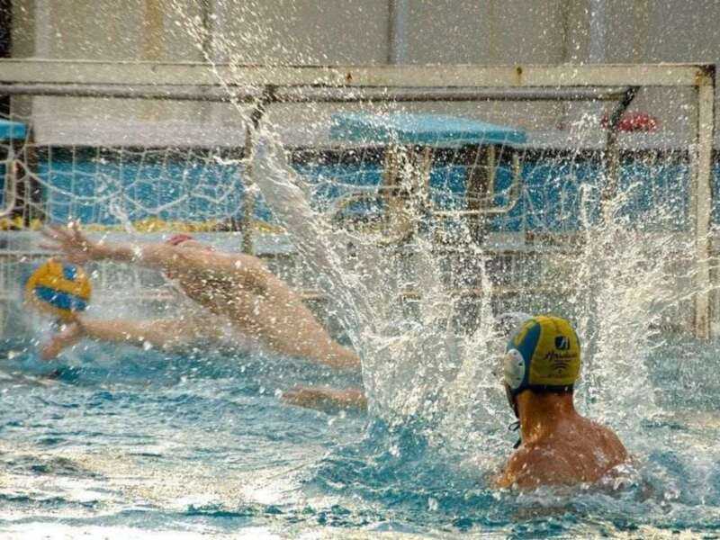 El líder de Segunda Nacional masculina de waterpolo se crece a domicilio ante el C.N. Premiá