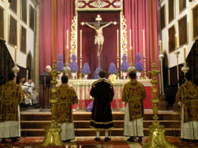 Galería del Altar de Quinario en Honor al Cristo de Burgo de la ciudad de Sevilla