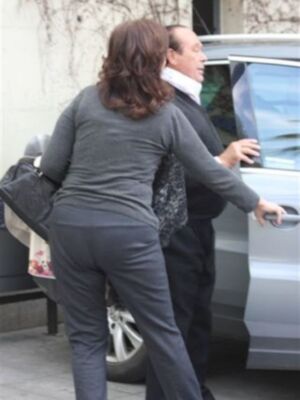 Curro Romero, intervenido con éxito en Sevilla y dado de alta con collarín   