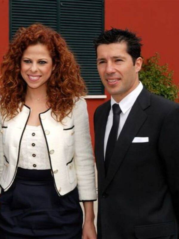 Pastora Soler inauguró junto a su marido Francis Viñolo la casa de la cultura de Coria del Río