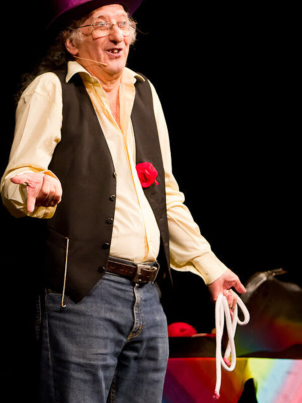 "Magia Potagia" de Juan Tamariz estrena con éxito en el teatro quintero, acompañado de numerosas personalidades