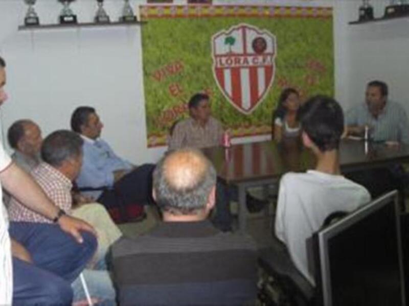 Gran satisfacción en la reunión de la coalición Partido Andalucista y Compromiso con Lora con la directiva del lora C.F. 