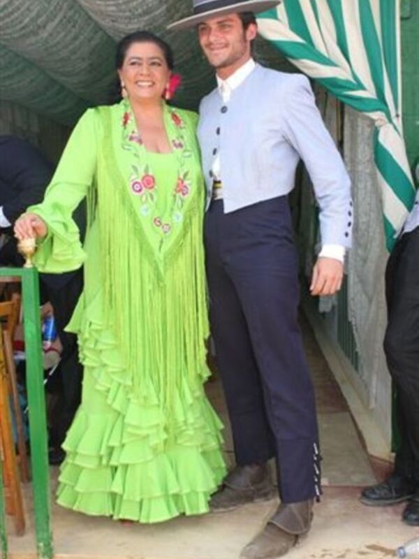 María del Monte disfruta en familia y César Cadaval también con sus hijos a caballo
