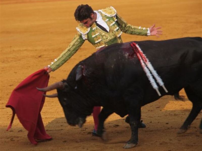 El abrazo de Fran Rivera y Cayetano en la maestranza