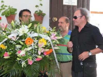 Amador Mohedano llevo flores para Rocío Jurado en el V aniversario de su fallecimiento