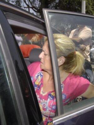 Ortega Cano dado de alta mucho más delgado, pelo corto canoso, agradecido y con un rosario 