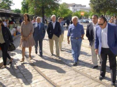 Litri, Carolina Herrera, Curro Romero, Carmen Tello acompañan a Julio Aparicio en el entierro de su madre la bailaora Maleni Loreto en Sevilla