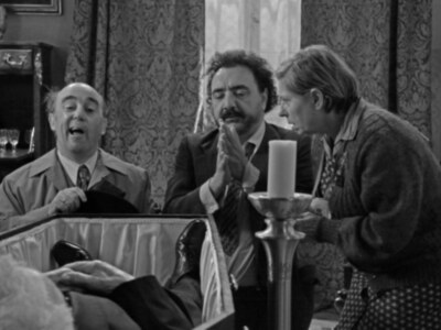 "Los muertos no se tocan, nene, de Rafael Azcona y José Luis García Sánchez, película inaugural del festival de sSvilla