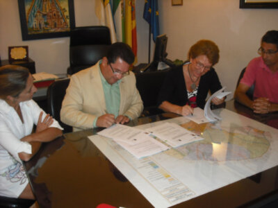 El ayuntamiento firma un convenio para la integración de las personas con discapacidad intelectual, autismo y parálisis cerebral(Chipiona)