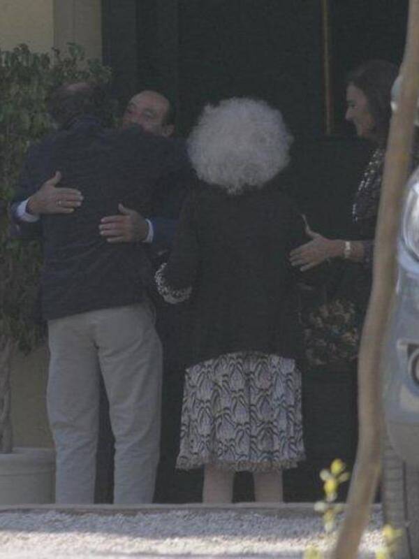 El emotivo reencuentro de los duques de Alba y su madrina Carmen Tello tras la boda