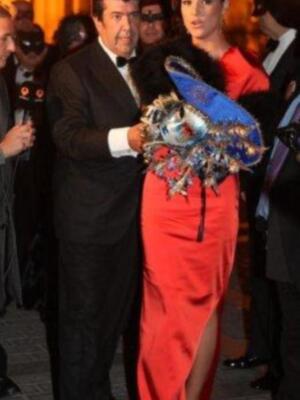 Fiesta de gala y mascaras en los Reales Alcázares de Sevilla  