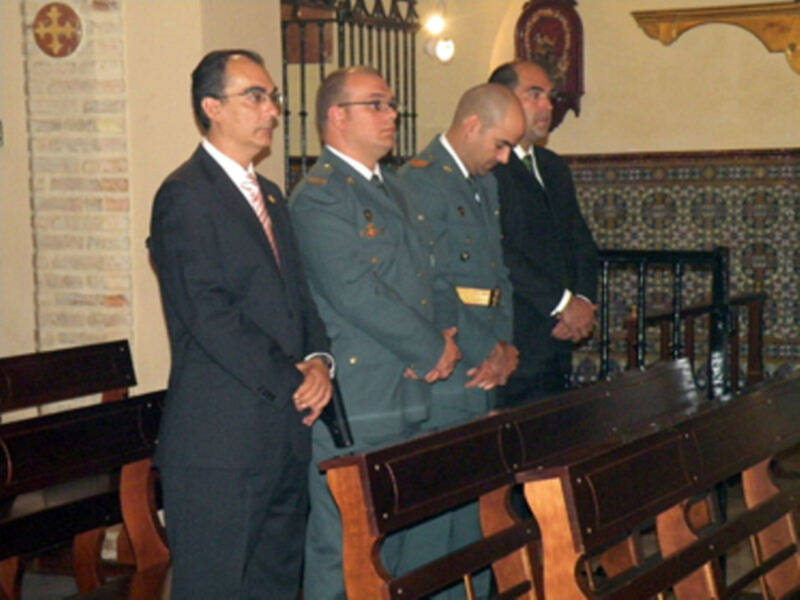 La Hermandad de Jesús Nazareno homenajeo a la guardia civil de Alcalá del Río