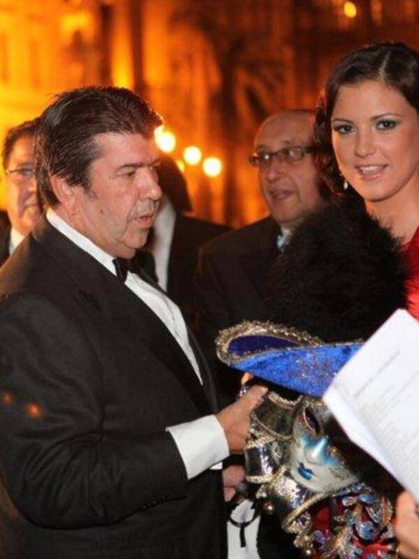 Fiesta de gala y mascaras en los Reales Alcázares de Sevilla  