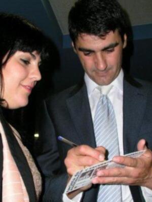 Jesulín de Ubrique, improvisado y risueño fotógrafo, homenajeado en Coria (Cáceres) por los mayorales y trabajadores del campo bravo