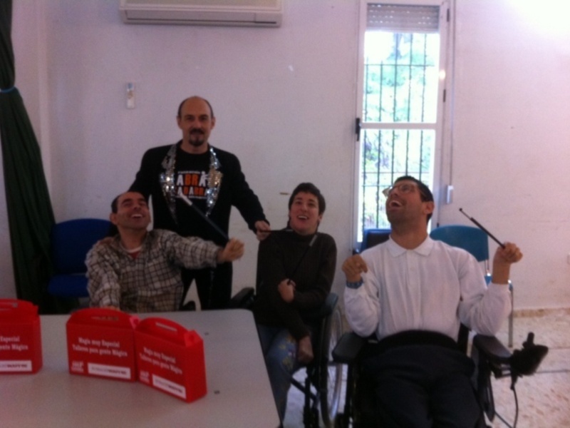 La fundación abracadabra llena Sevilla de magia e ilusión con los talleres para gente mágica, 	patrocinados por la fundación MAPFRE 