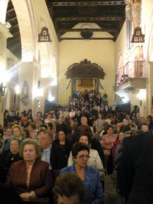  Galeria de la Solemne Función Eucarística, donde se procedió a la imposición del Fajín del Rey Juan Carlos I, a la Soledad de Alcalá del Río.