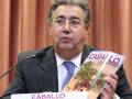 El alcalde de Sevilla, Juan Ignacio Zoido, presenta el libro 'El Caballo Toro' en una conferencia de prensa.