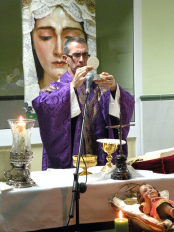 Santa Misa de Navidad, en la Residencia de Mayores, asistida, Virgen de las Angustias de Alcalá del Río.