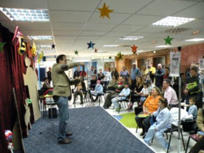 El cartero Real visito el Hospital Macarena.