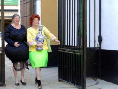 OMAÍTA visita el palacio de Dueñas invitada por Cayetana de Alba