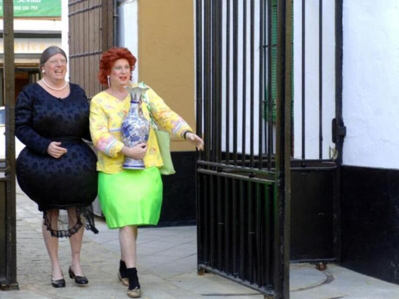 OMAÍTA visita el palacio de Dueñas invitada por Cayetana de Alba