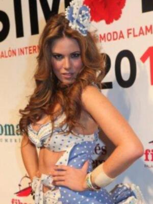 Miss España 2011 Andrea Huisgen; una catalana vestida de flamenco sexy por primera vez 