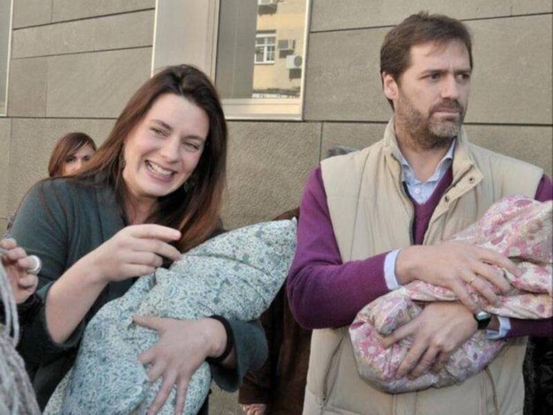 Alejandra Osborne ya tiene a sus mellizos en su casa sevillana