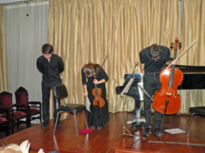 Concierto de violín, violonchelo y piano, por el Trío Anira en el Ateneo Sevillano