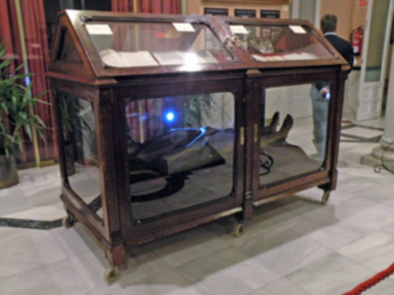 L a Real Hermandad del Santo Entierro, de Sevilla, inauguró su exposición de en seres en el ateneo Sevillano