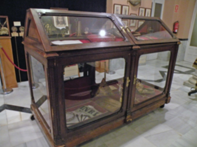 L a Real Hermandad del Santo Entierro, de Sevilla, inauguró su exposición de en seres en el ateneo Sevillano