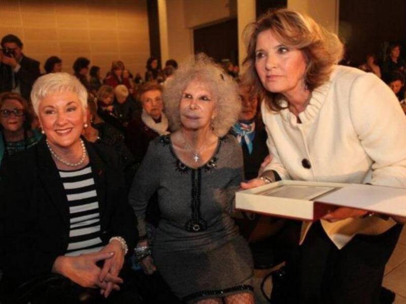 La duquesa de Alba preside desfile benéfico para la esclerosis múltiple