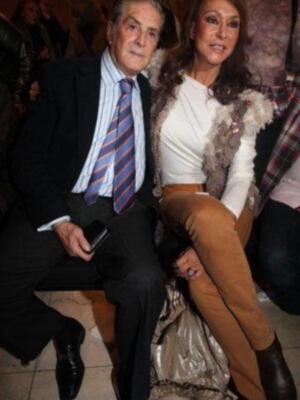 Gloria Camila cumple 16 años sobre la pasarela ante la orgullosa mirada de su padre y su hermano que regreso de Irlanda