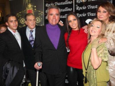 Gloria Camila cumple 16 años sobre la pasarela ante la orgullosa mirada de su padre y su hermano que regreso de Irlanda