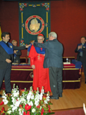 Ilustres Becario de Honor y de la visita extraordinaria a Sevilla de S.E.R. Cardenal Ángelo Amato (SDB), en el Colegio Mayor San Juan Bosco.