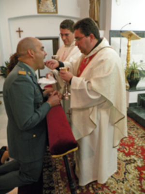 En la Parroquia de San Pio X  de Viar, perteneciente a la pedanía de Alcalá del Río,  se confirmaron espiritualmente varios agentes de la guardia civil.