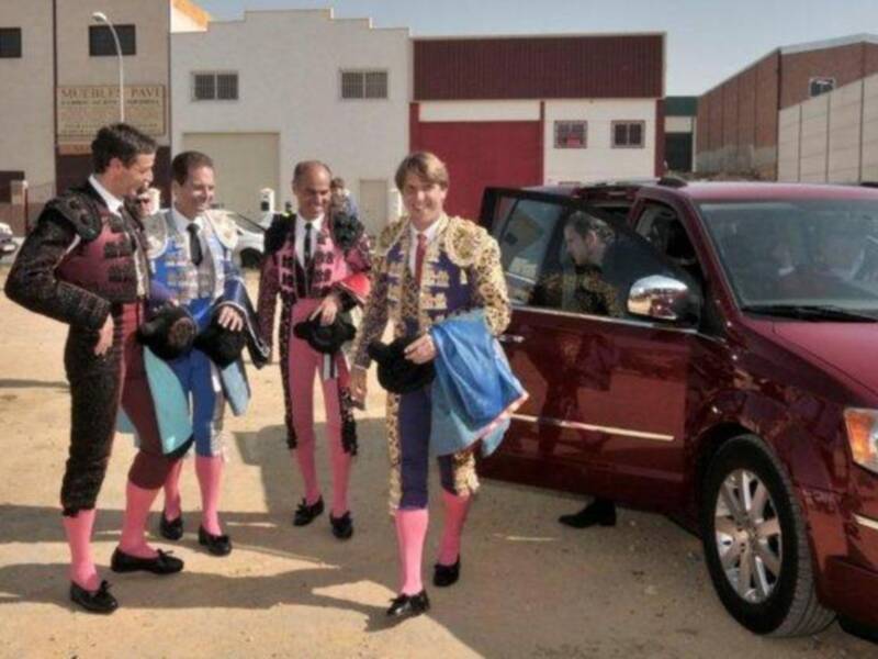 El cordobés celebra el día del padre con sus tres hijos en un festival benéfico