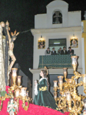 La lluvia da una tregua a la madrugada ilipense, y la Hermandad de la Vera-cruz, estreno su paso y su cuadrilla de romanos.