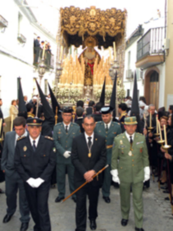 La lluvia dio una tregua en el Viernes Santo de Alcalá del Río.