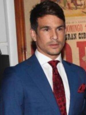 Manzanares recoge su cuarto trofeo en la misma semana en Sevilla