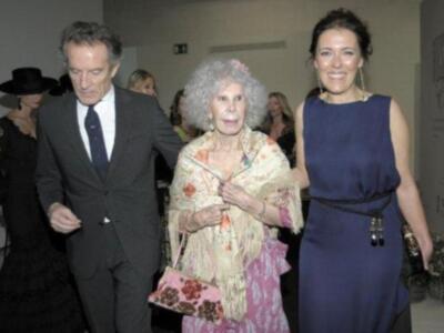 La duquesa de Alba, premio a la mejor embajadora de Sevilla en el mundo apoya a SM el rey