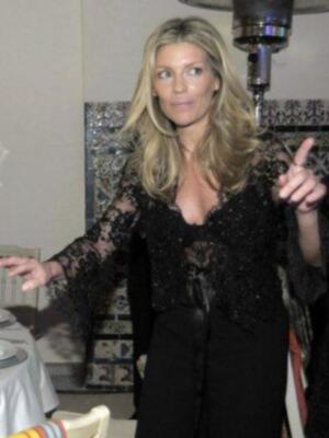 La duquesa de Alba, premio a la mejor embajadora de Sevilla en el mundo apoya a SM el rey