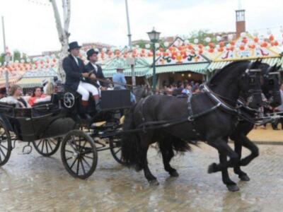 Numerosos personajes conocidos en Feria de Sevilla 2012