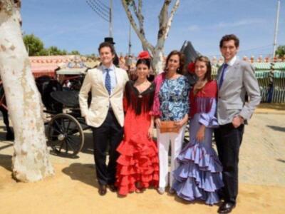 Numerosos personajes conocidos en Feria de Sevilla 2012