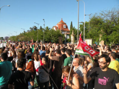 Multitudinaria manifestación de profesores y estudiante en Sevilla