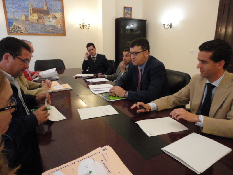 Concluye la firma de los bancos que participan en el plan de pago a proveedores(Chipiona)