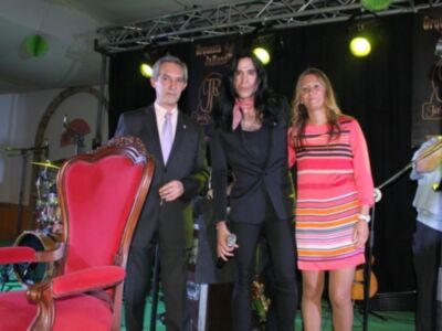 El cantante y periodista Mario Vaquerizo "pregonó" la Feria de Lora del Río en la noche del miércoles 30 de mayo