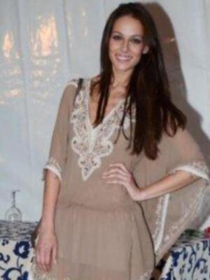 Eva González fan de la copla en el estreno del espectáculo azabache